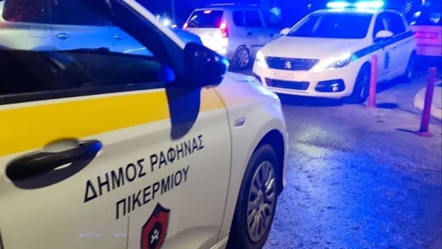 Desbordamiento del arroyo Vardas en Pikermi, interrupción del tráfico