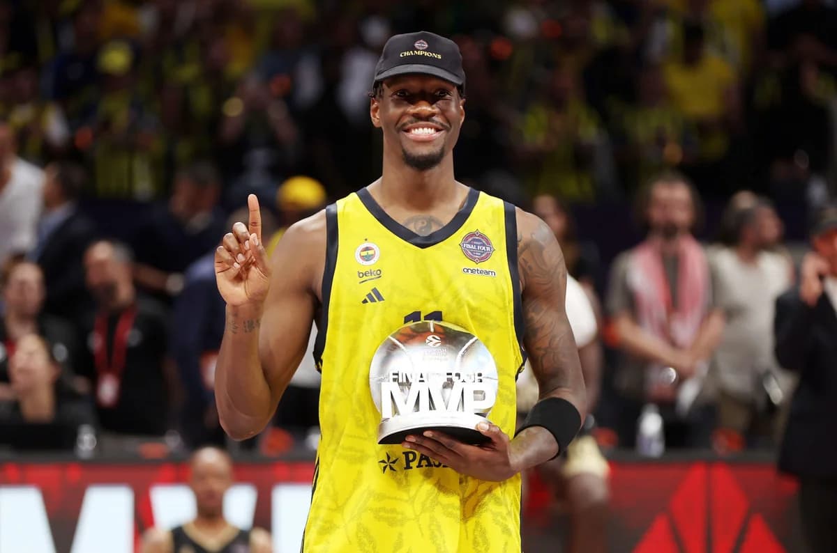 Yannakopoulos 'Ignites' Hayes-Davis Rumor!
