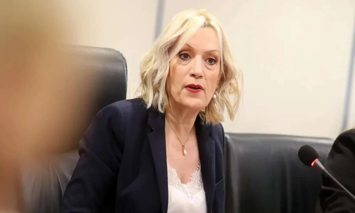 Χαραλαμπίδου και ΑΚΕΛ σε μετωπική σύγκρουση