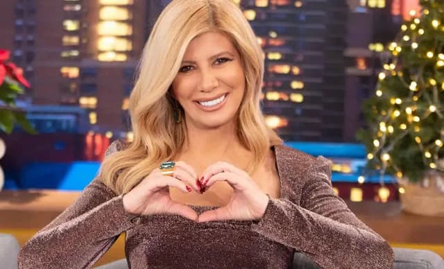 Zina Koutselini: Video viral con la canción "Psaraki thelei thalassa"