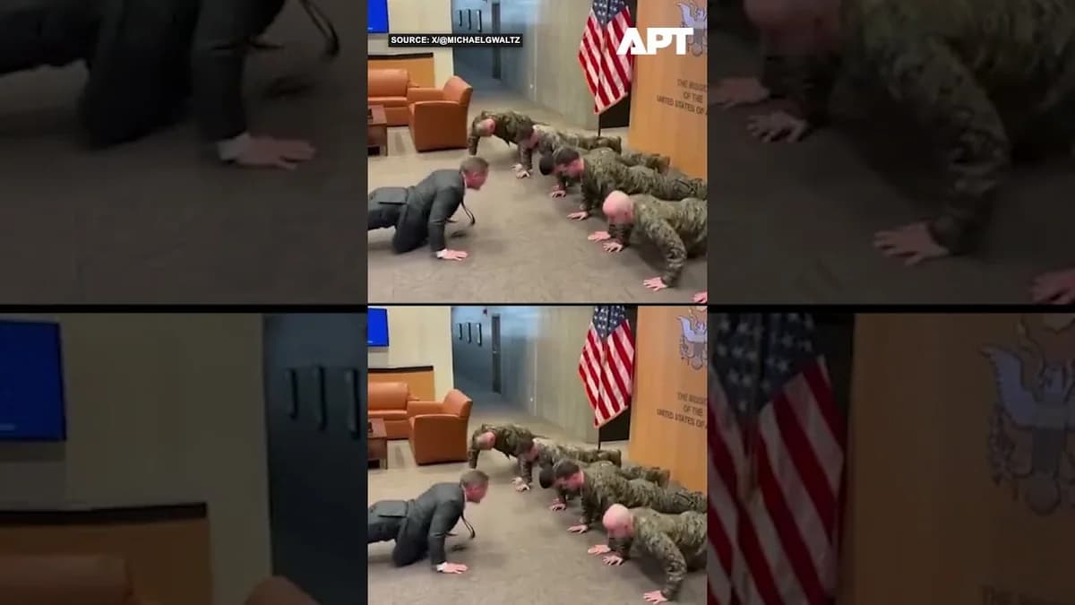 US-Botschafter Mike Waltz macht Liegestütze mit US-Marines