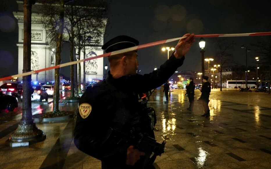 Bewaffneter Mann in Paris von Polizei neutralisiert