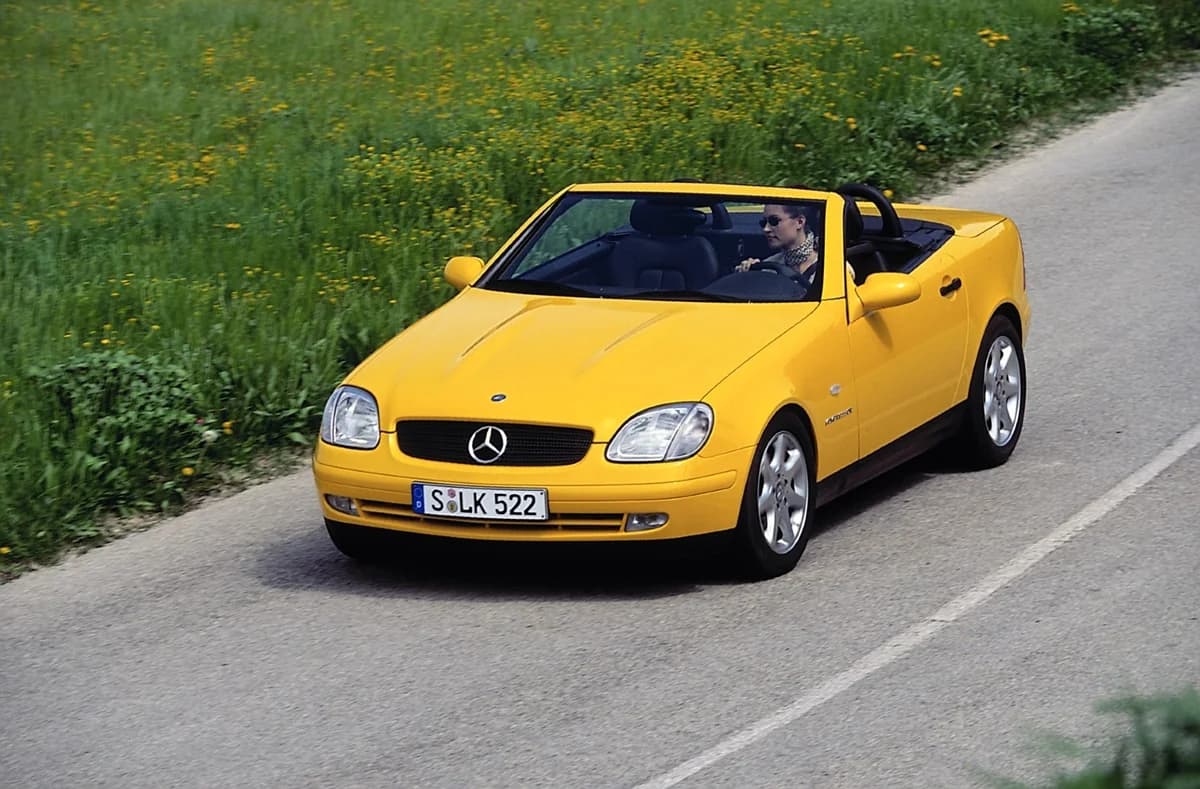 Mercedes-Benz SLK Roadster Featured at "Youngtimer" Exhibition in Stuttgart