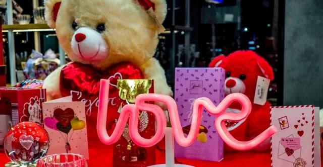Valentinstag: Was Griechen kaufen und Markttrends