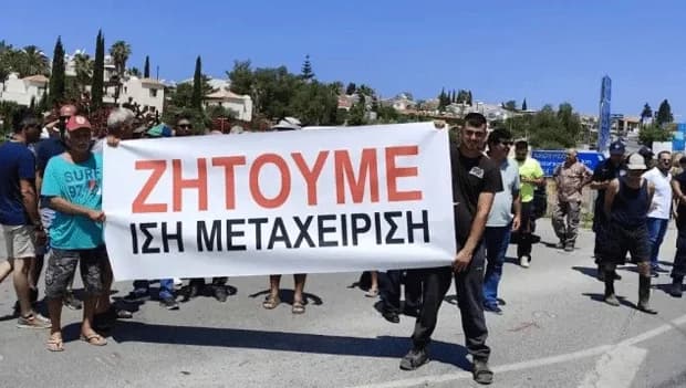 Υπουργός Γεωργίας συναντά μπανανοπαραγωγούς στην Πέγεια μετά τις διαμαρτυρίες