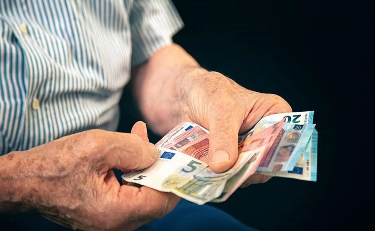 Mousiouttas: Pension Increase Expected After Reform