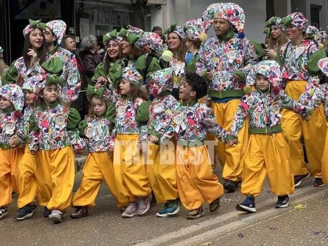 Karneval von Patras: Junge Karnevalisten bringen Begeisterung