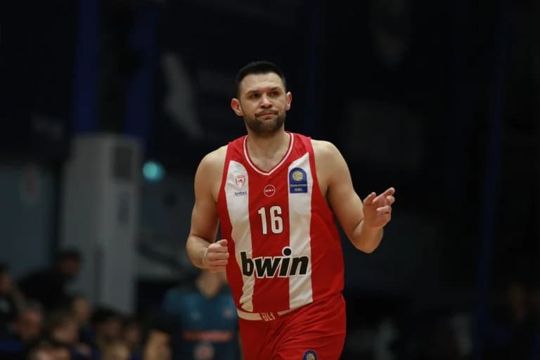 Kostas Papanikolaou: Historic Achievement with Olympiacos