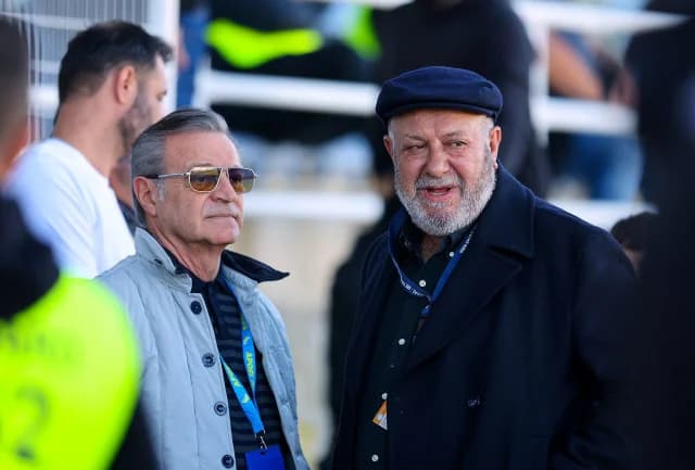 Petrides Presente en el Partido de APOEL en Medio de Rumores de Salida