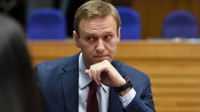 Η Βρετανία εξετάζει νέες κυρώσεις κατά της Ρωσίας μετά τον θάνατο Ναβάλνι