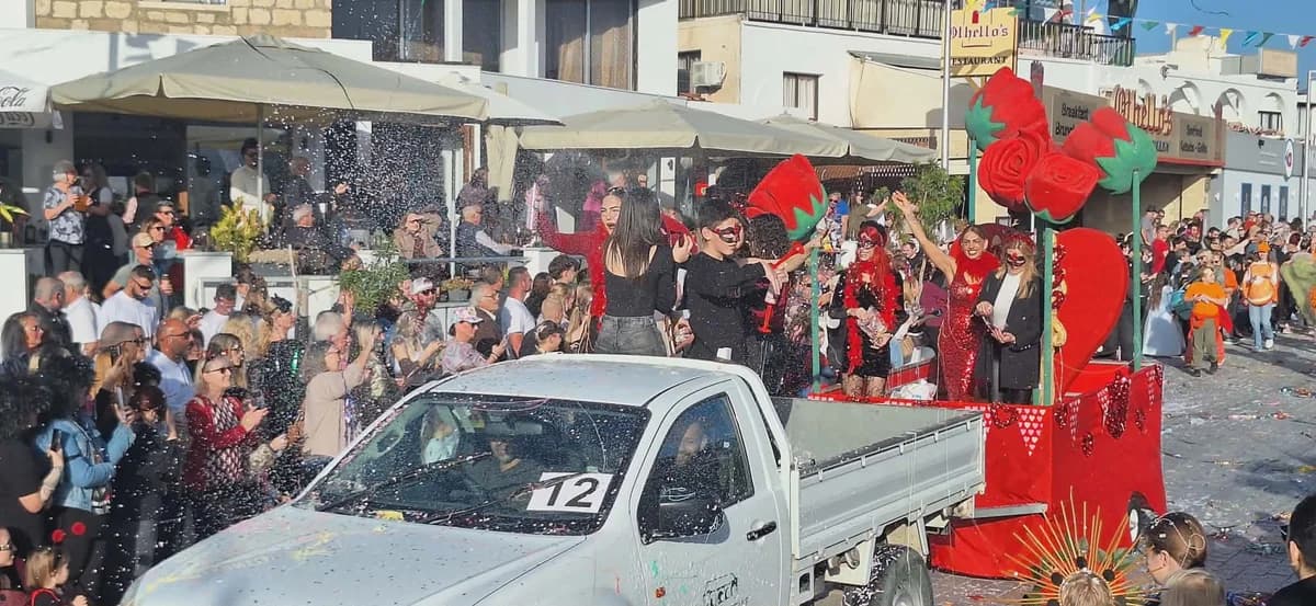 Karneval der Gemeinde Akamas: Tausende feiern