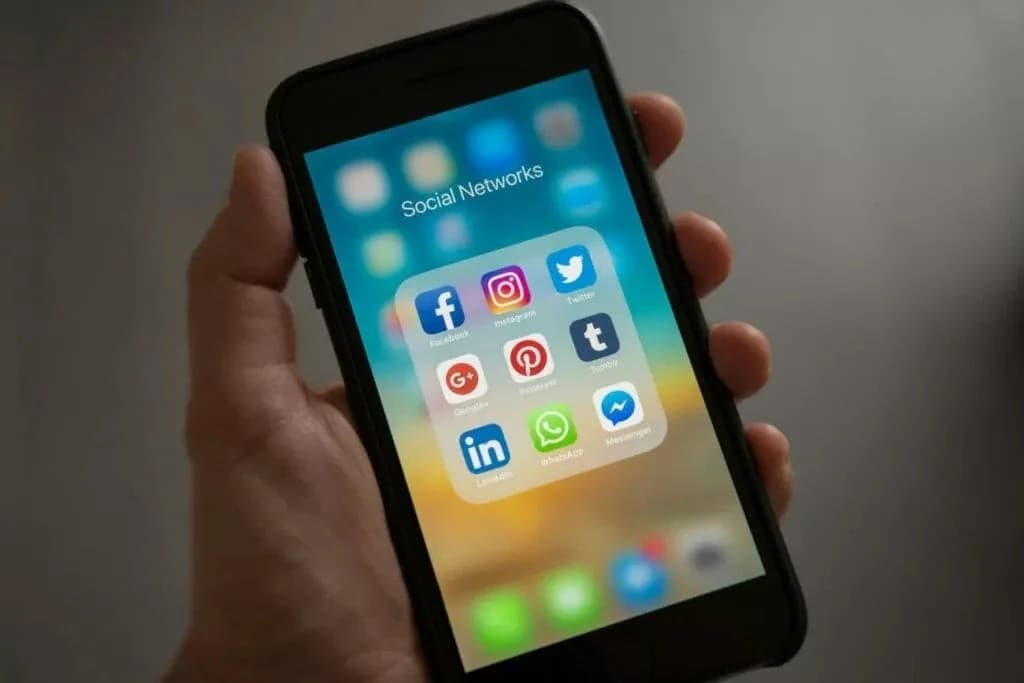 Reino Unido considera prohibir las redes sociales a menores de 16 años