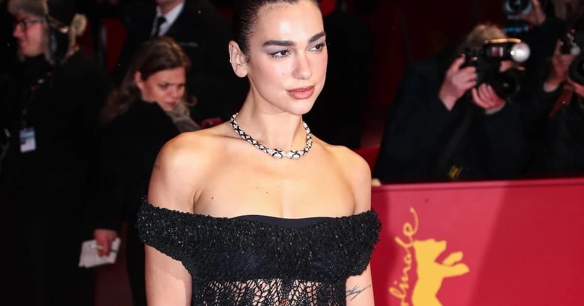 Η Dua Lipa εντυπωσίασε στη Berlinale 2026 με σέξι εμφάνιση