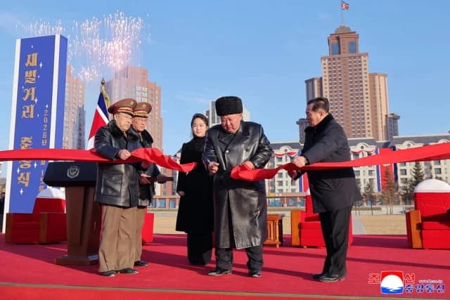 Kim Jong Un Opens Housing for Soldiers' Families