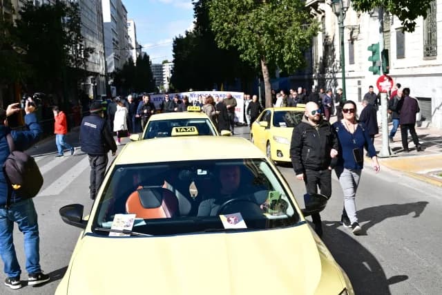 Huelga de taxis en Ática: 17-19 de febrero