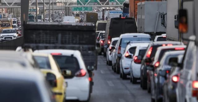 Caos de tráfico en Atenas: tráfico intenso en las avenidas Kifissos, Athinon y Kifissias