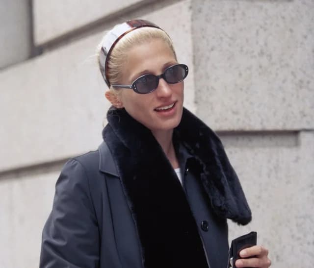 Carolyn Bessette-Kennedys Haarreifen: Wo man sie findet