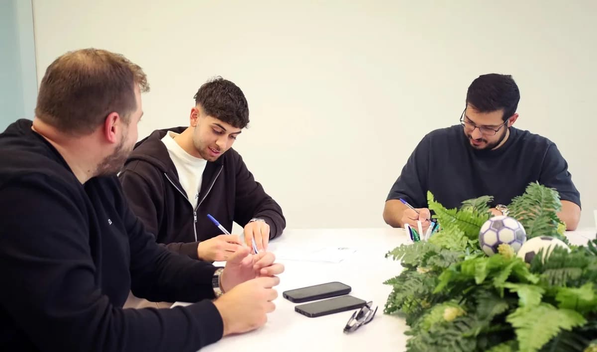 Omonia: Ángel Neófytou firma un nuevo contrato (fotos)