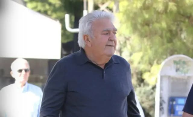 פסחאליס טרזיס: שיר חדש ומחלוקת על בינה מלאכותית