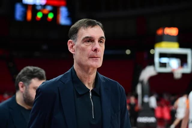Μπαρτζώκας: «Είχαμε σοβαρότητα και προκριθήκαμε», ανησυχία για Τζόουνς