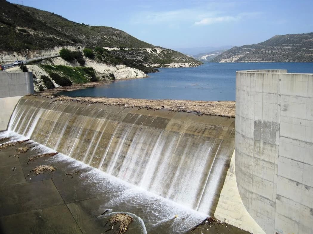 Πάφος: Οι βροχοπτώσεις αυξάνουν τα αποθέματα νερού στα φράγματα
