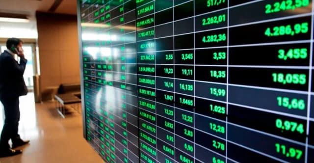 AXIA: Άνοδος έως 20% για τις ελληνικές μετοχές το 2026