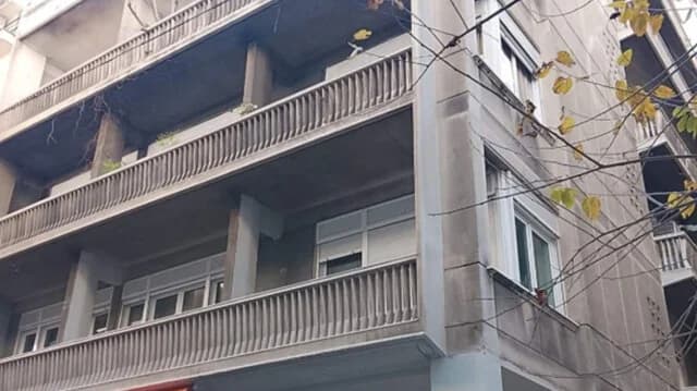 ניקאס סימטוכון: מכירה פומבית לדירה בקולונאקי