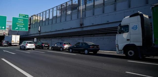 Αττική Οδός: Άνοιγμα τμήματος προς αεροδρόμιο, εργασίες στη σήραγγα Λιοσίων συνεχίζονται