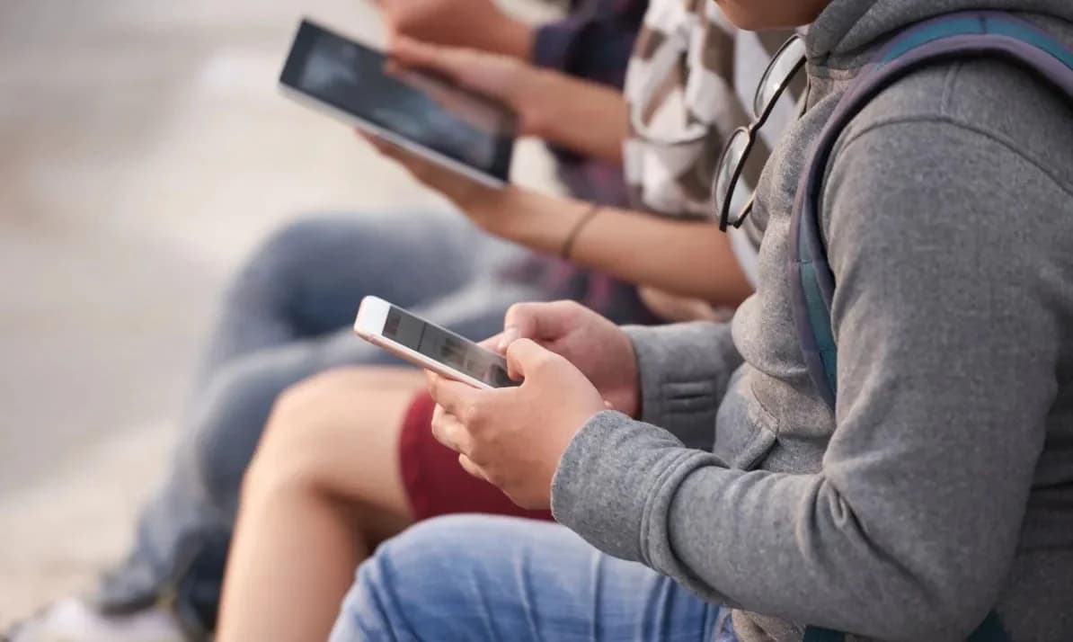 Peligros en línea: Protección de los niños contra el abuso cibernético