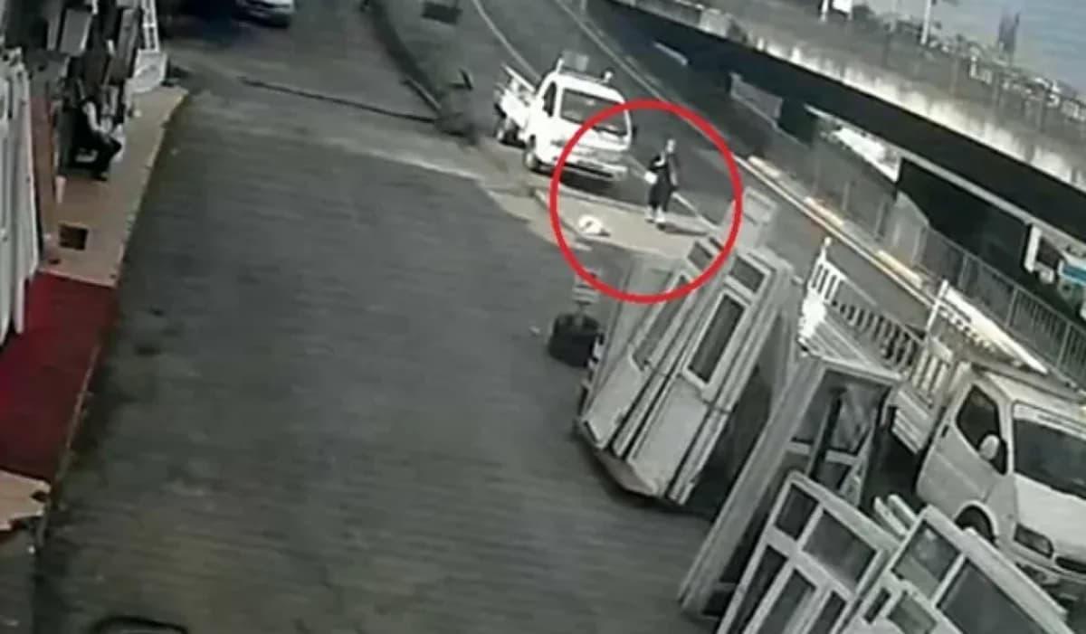 Turkey: 21-Year-Old Hit by Bus While Chased by Dog