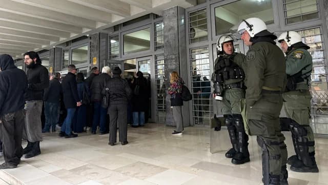 Αναβολή για τον Μάιο της δίκης των 38 συλληφθέντων στο ΑΠΘ