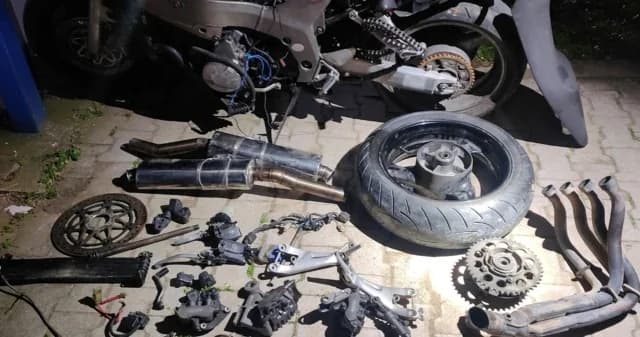 Kilkis: Joven de 24 y 22 años roban motocicleta para repuestos
