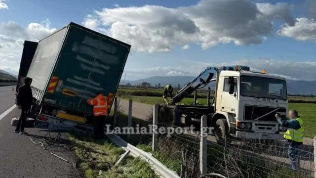Truck Accident on Athens-Lamia National Road: Traffic Disruption
