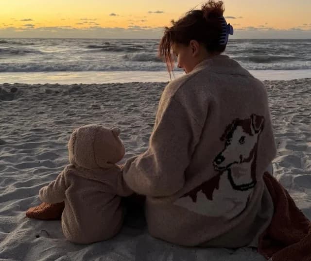 Millie Bobby Brown: Emotivo mensaje por su 22 cumpleaños y rara foto con su hija