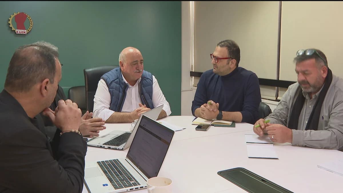 Primer 'Café Político' en EDEK