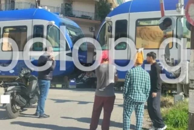 Suburban Train Collides with Car in Patras: Material Damage