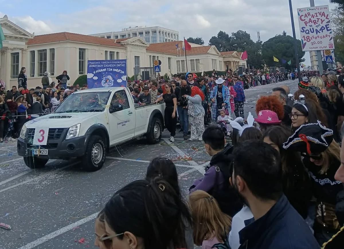 Impresionante desfile de carnaval en Pafos: color, música y alegría