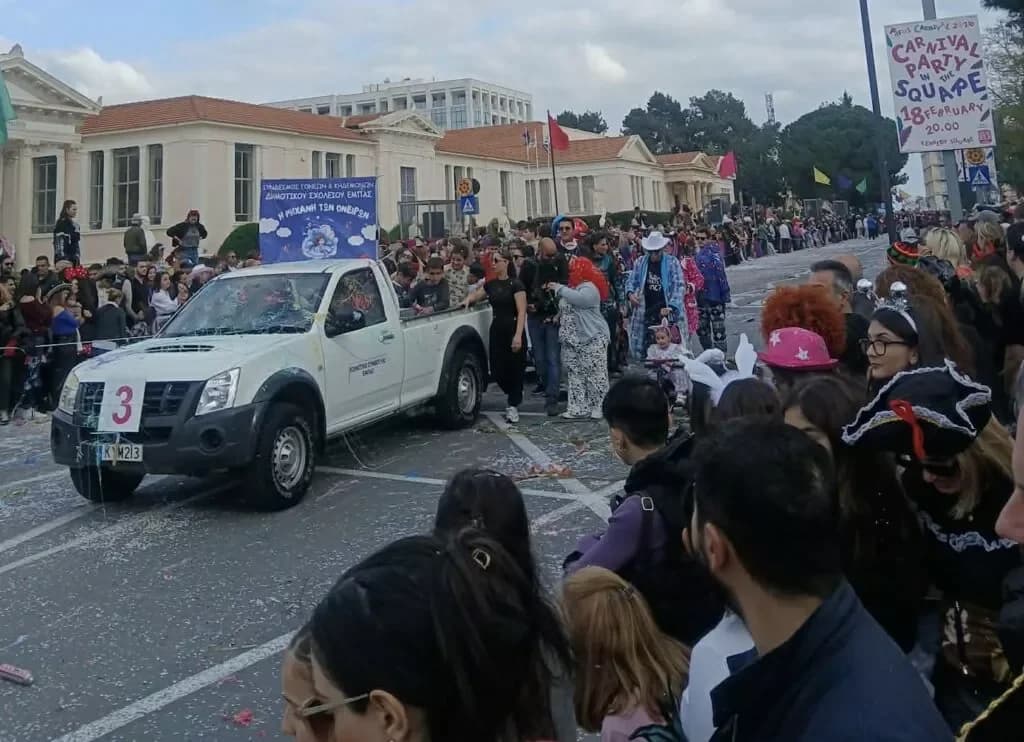 Εντυπωσιακή καρναβαλίστικη παρέλαση στην Πάφο