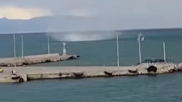 Εντυπωσιακός υδροστρόβιλος στη Ραφήνα