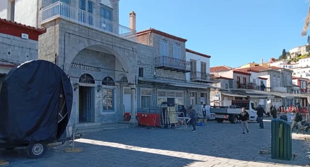 Hydra: Apology for Insult During Brad Pitt Film Shoot