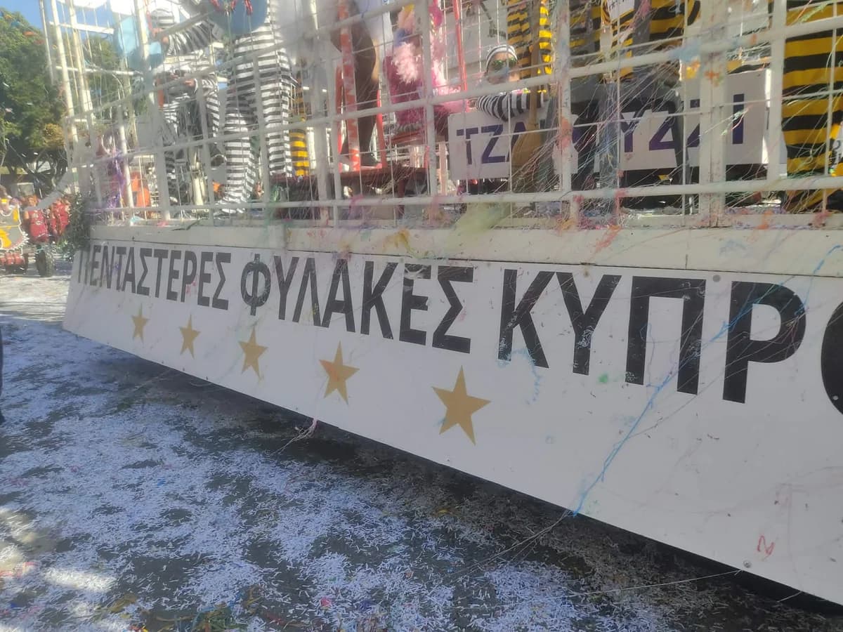 Σατιρικό Άρμα για τις Φυλακές στην Παρέλαση της Λεμεσού