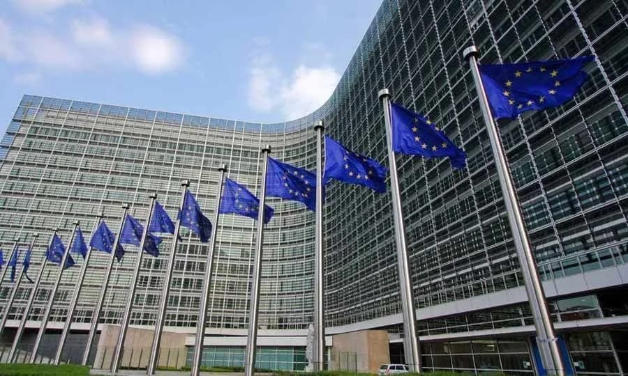 Κομισιόν: Η ΕΕ ζητά από τις ΗΠΑ να τηρήσουν τις εμπορικές δεσμεύσεις