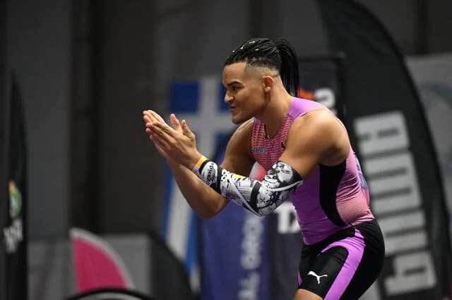 Karalis: Salto de 5.90m en Clermont-Ferrand