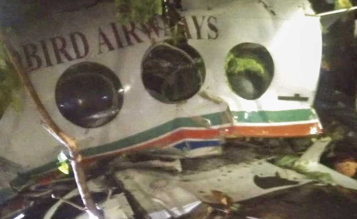 Avión se estrella en India: Búsqueda de supervivientes en marcha