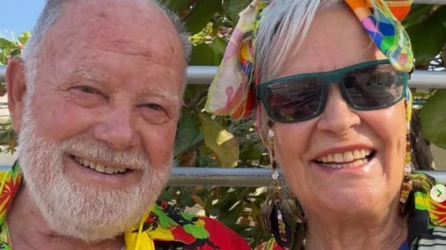 Paar in den 80ern Macht Schlagzeilen: 'Alter ist Kein Hindernis'