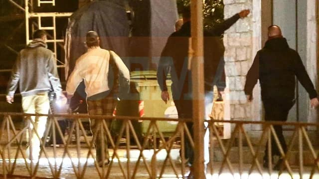 Brad Pitt in Hydra: Starke Lichter 'löschen' Paparazzi-Fotos