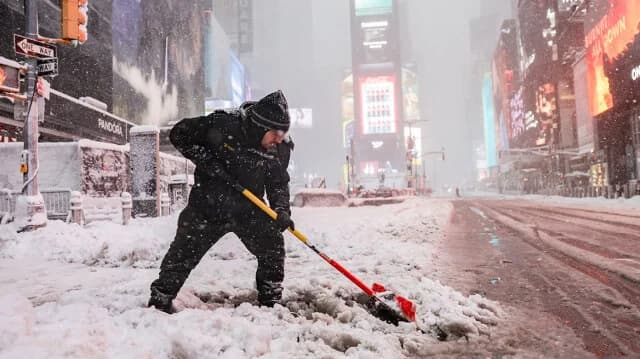 Nueva York declara estado de emergencia por fuerte nevada