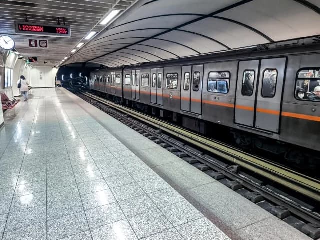 Станции афинского метро закрываются раньше из-за строительных работ