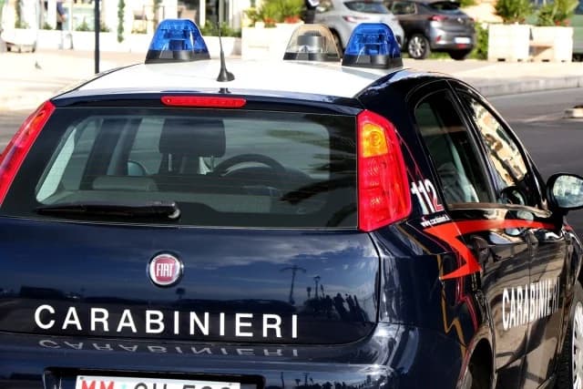 Roma: anciano de 85 años ataca a mujer de 41 con machete en la calle