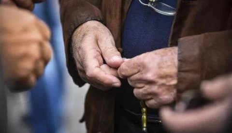 Jubilados protestan por el aplazamiento de la votación del proyecto de ley de cobertura de seguro